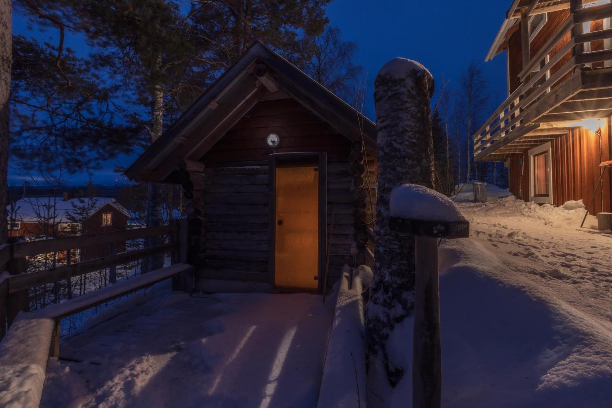 Kalix Riverside Inn, Farm Timbering Exterior foto