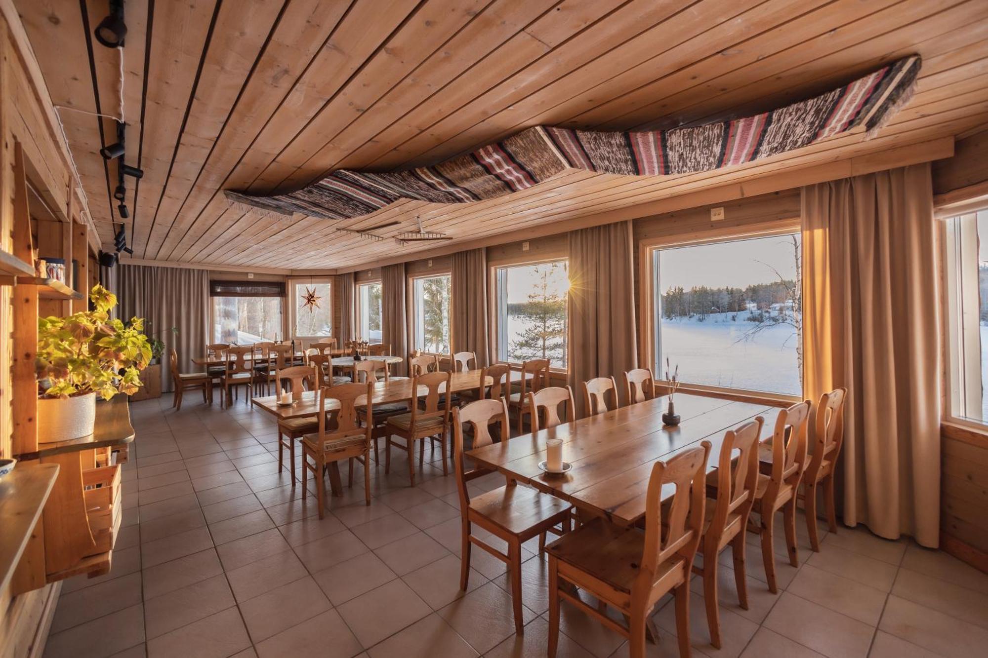 Kalix Riverside Inn, Farm Timbering Exterior foto